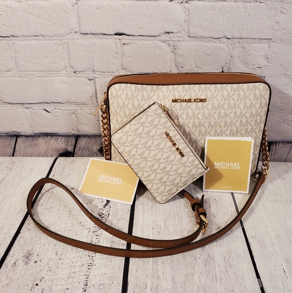 Michael Kors Handbags - 💥 NWOT MICHAEL KORS Vanilla Crossbody & Wallet